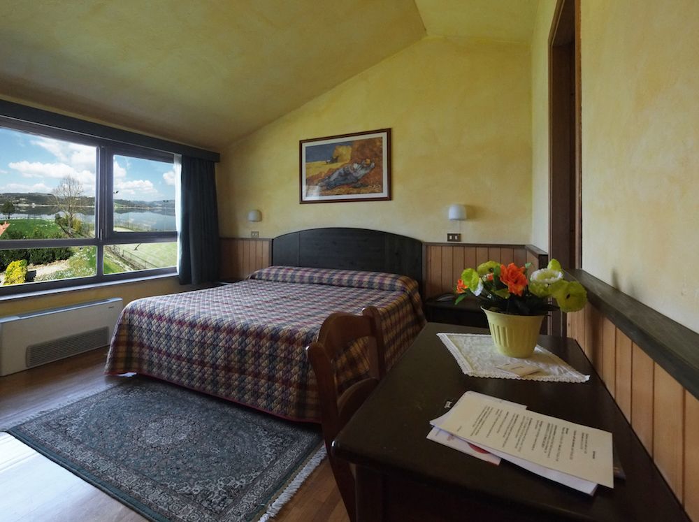 La Penisola Hotell Baschi Eksteriør bilde